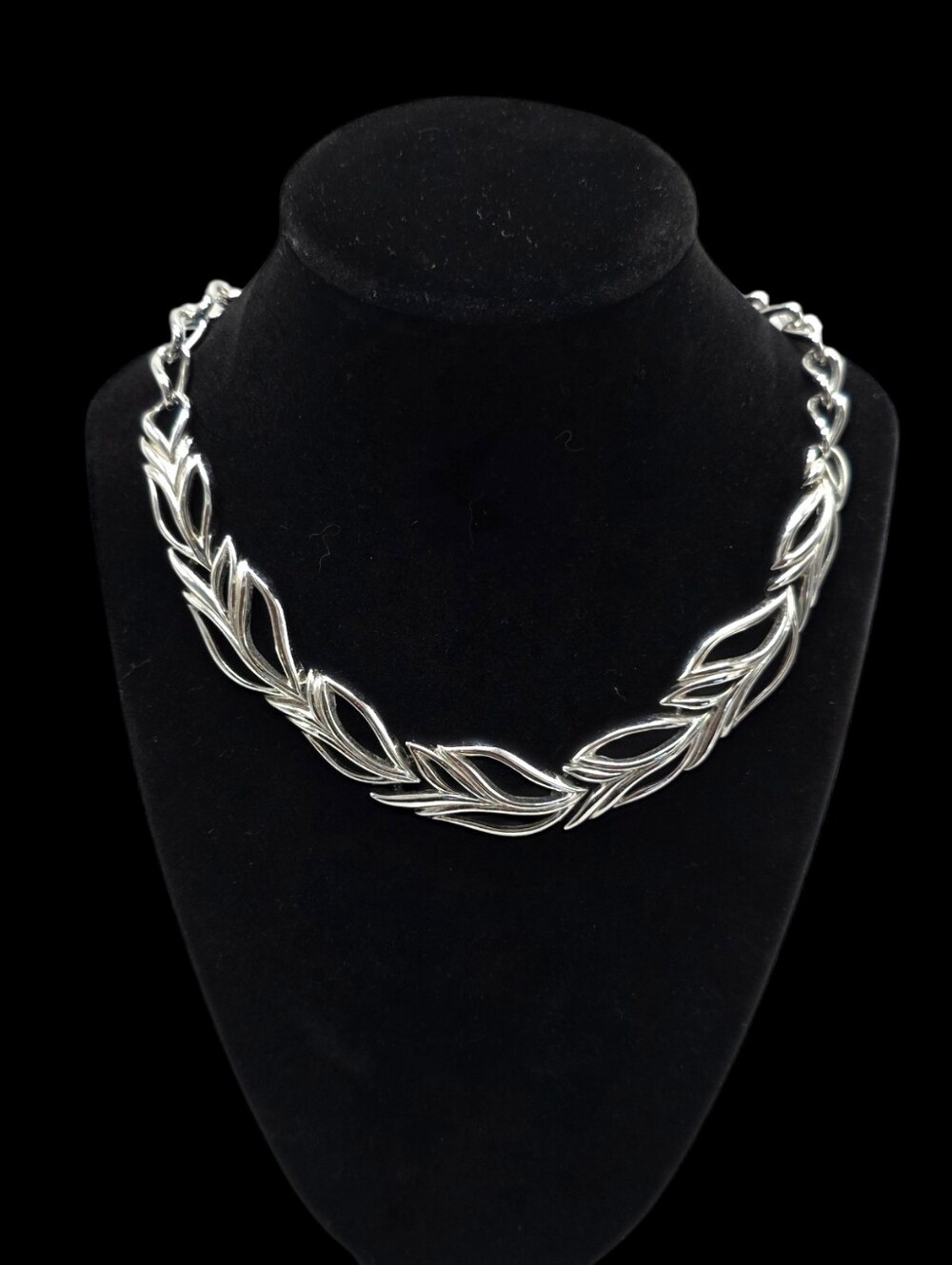 Vintage Trifari Silver Tone Leaf Necklace Openwork Statement 17.5" 80s 90s